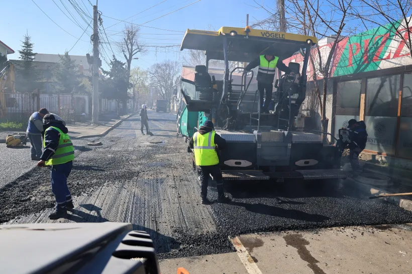 Asfaltări în cartierul Mazepa II din Galați. Primăria intervine astăzi pe strada Morilor