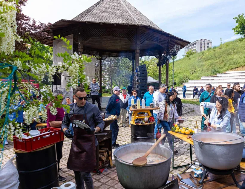 Festivalul Scrumbiei Dunărene 2026 aduce tradiția și gastronomie pe Faleza Inferioară