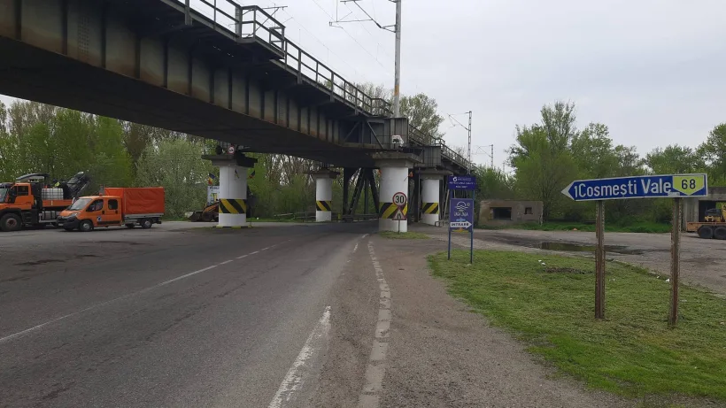 Circulație îngreunată pe DN 24: lucrări de asfaltare la Podul de la Cosmești