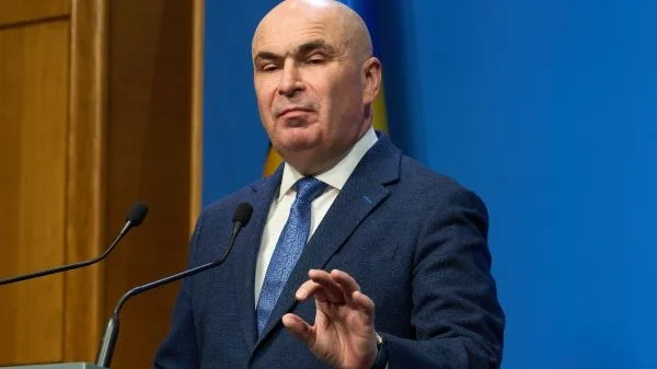Ziua în care Guvernul a picat: moțiunea PSD–AUR rescrie scena politică