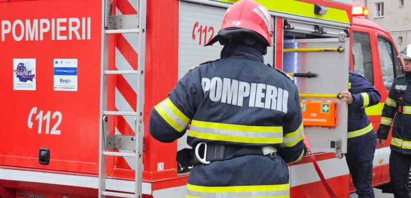 Cinci pompieri implicați într-un accident pe DN26. Autospeciala ISU a ajuns în șanț
