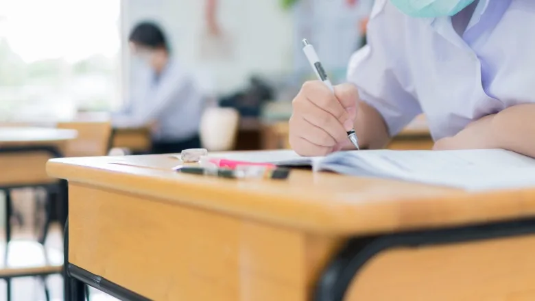 Emoții pentru elevii de clasa a VI-a: Debutează Evaluarea Națională cu examenul la Română