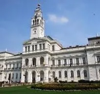 Primăria Arad, penalizată cu 37.000 de lei de instanţă pentru întârzierea asfaltării unei străzi