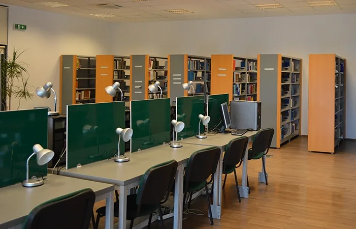 Universitățile românești și-au redeschis porțile – fizice sau online