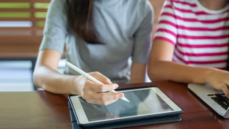 Mai mulţi profesori de la un liceu refuză să predea online. Consiliul Elevilor: Să își dea demisia din învățământ