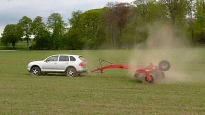 Grup criminal cercetat pentru fraudă cu utilaje agricole inexistente, puse la vânzare