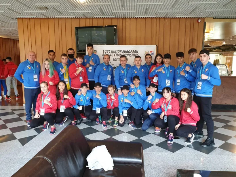 Juniorii români şi-au asigurat nouă medalii la Europenele de box