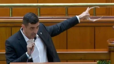 Simion, primul discurs în Parlament. A recitat din Adrian Păunescu și a îndemnat românii la grevă fiscală