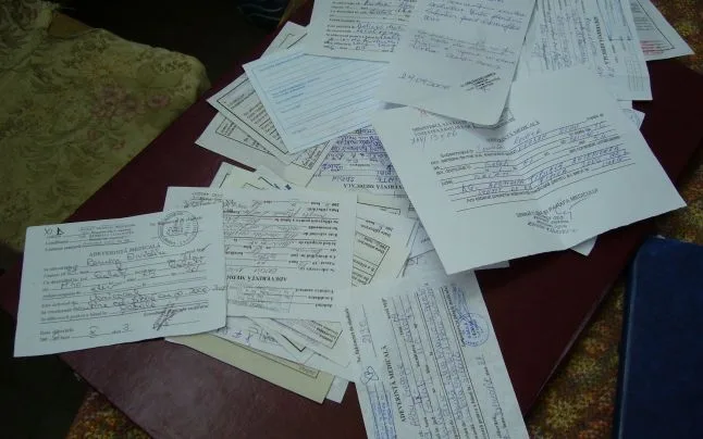Grup organizat din Sănătate, de 15 persoane, trimis în pușcărie pentru ... adeverințe false