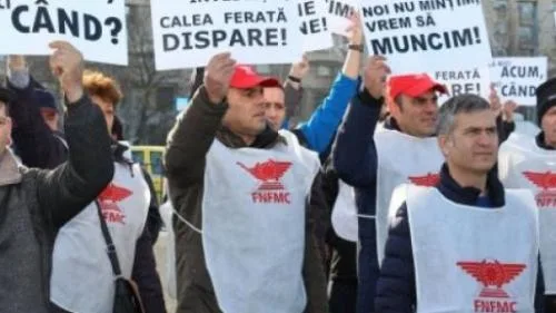 ”Mica Unire” a protestelor sidicaliștilor din transportul feroviar, sub ferestrele Guvernului