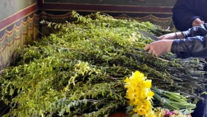 BOR: "Slujba de Florii şi cea a Învierii, vor fi săvârşite în biserici, din nefericire, fără credincioşi"