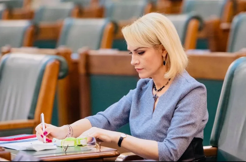 Firea: Cîțu și Turcan taie la jumătate banii de tratament pentru bătrânii bolnavi!