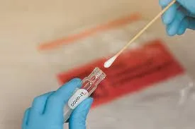 Testarea rapidă în farmacii pentru depistarea COVID-19, aprobată de Ministerul Sănătății