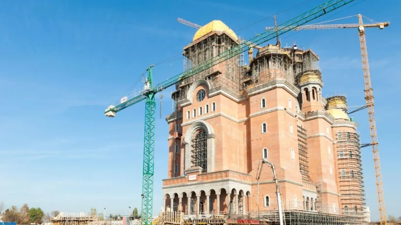 Un deputat cere organizarea unui centru de vaccinare în Catedrala Neamului: Reacția Patriarhiei: „Uneori, fiecare dintre noi spunem şi enormități”