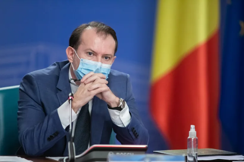 Premierul Cîţu: De la 1 iunie se va lua o decizie privind purtarea sau nu a măştii de către cei vaccinaţi la locul de muncă