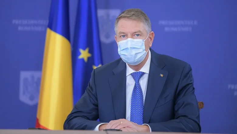 Legea pentru monitorizarea cu brățări electronice a fost promulgată de președintele Klaus Iohannis
