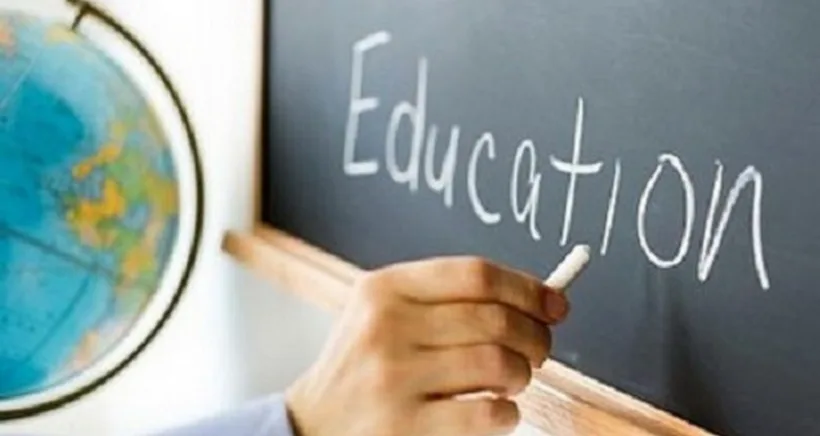 Profesorii care hărțuiesc elevii nu au ce căuta la catedră. Cum arată proectul de lege adoptat de Senat