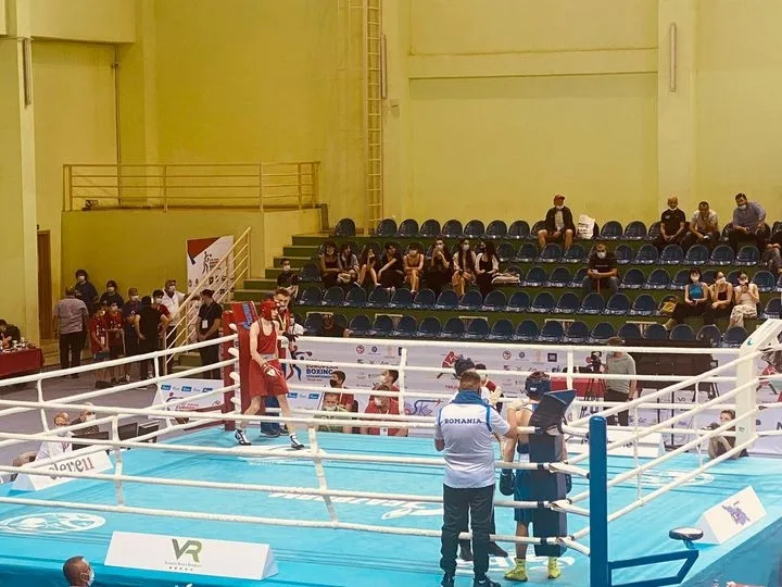 Tricolorii au debutat cu dreptul la Europenele de box