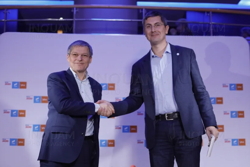 Dacian Cioloş și-a anunțat candidatura la conducerea USR-PLUS alături de Dan Barna