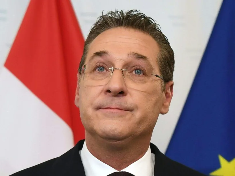 Nici în guvernul austriac nu sunt "uşi de biserică"!