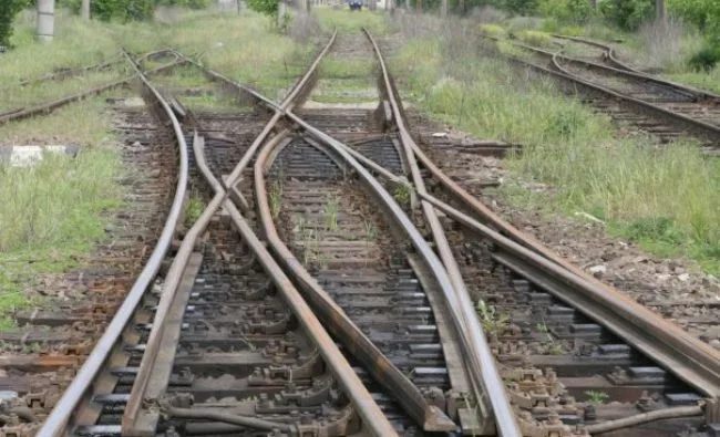 Canicula aduce restricții pe calea ferată