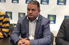 Un senator liberal a spus că se va trata de răgușeală la un coleg doctor. Aceasta este ginecolog