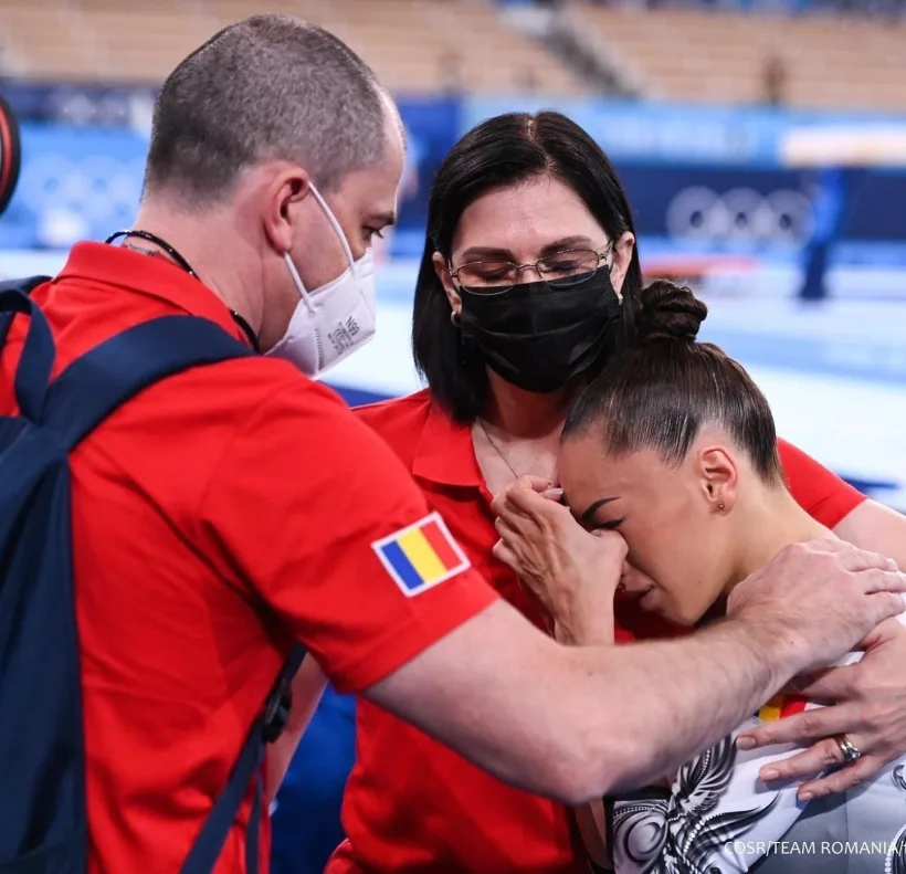 Larisa Iordache, chinuită de dureri la gleznă nu a putut să concureze în finala de la bârnă