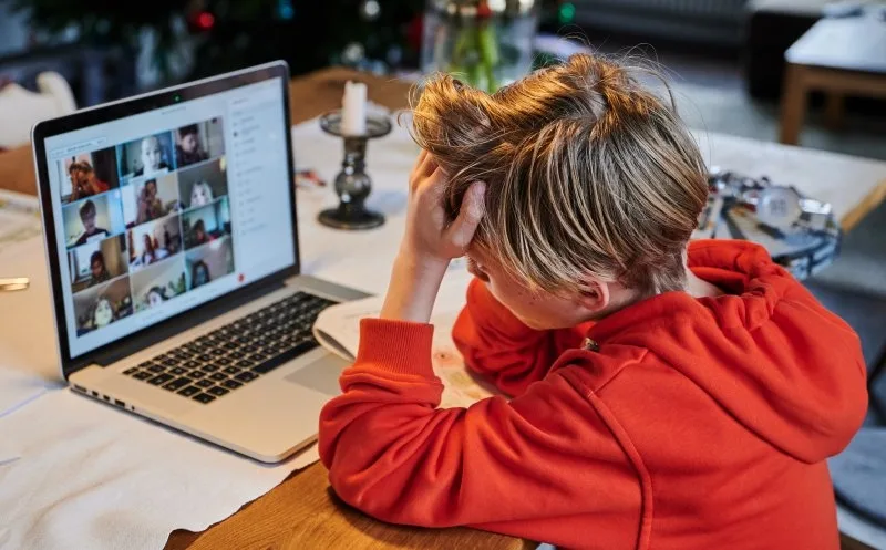 Ministrul Educației recunoaște, până la urmă, că școala online este un dezastru