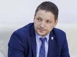 Senatorul PSD Marius Humelnicu: Vă somăm, nu închideți școlile!