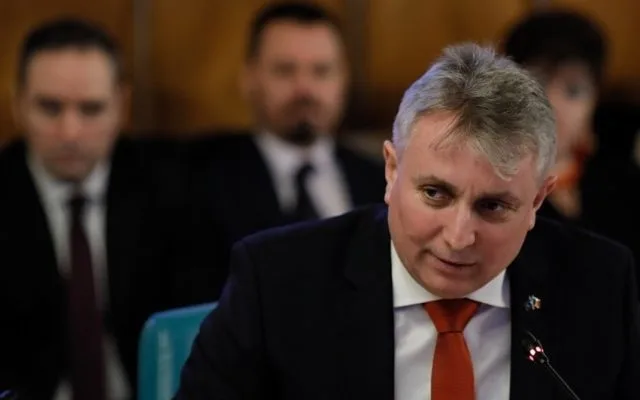 Dacă eşti ministru, îţi salvezi şi şoferul!