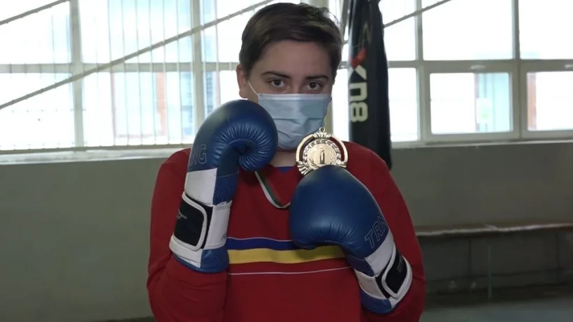 Două pugiliste din România se bat pentru aurul european