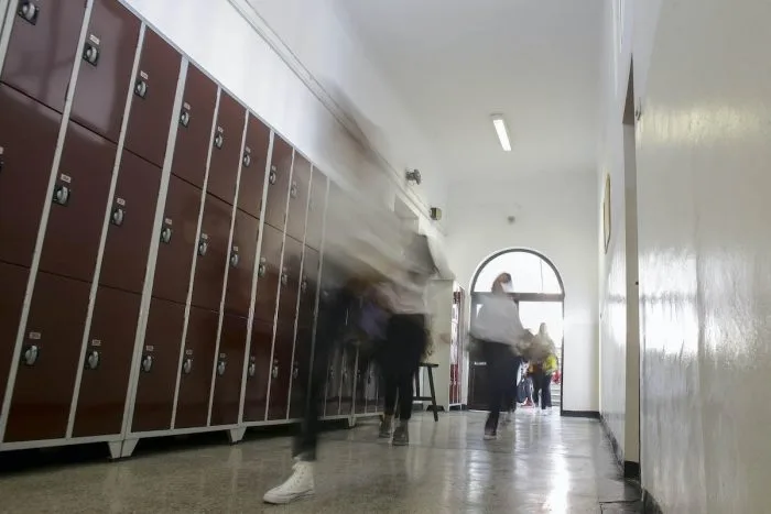 Sexul nu se învaţă la şcoală, ci la colţul blocului! RĂU!