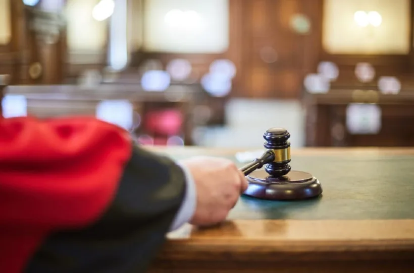 Primul caz în care o instanță din România acordă despăgubiri pentru discriminare lingvistică