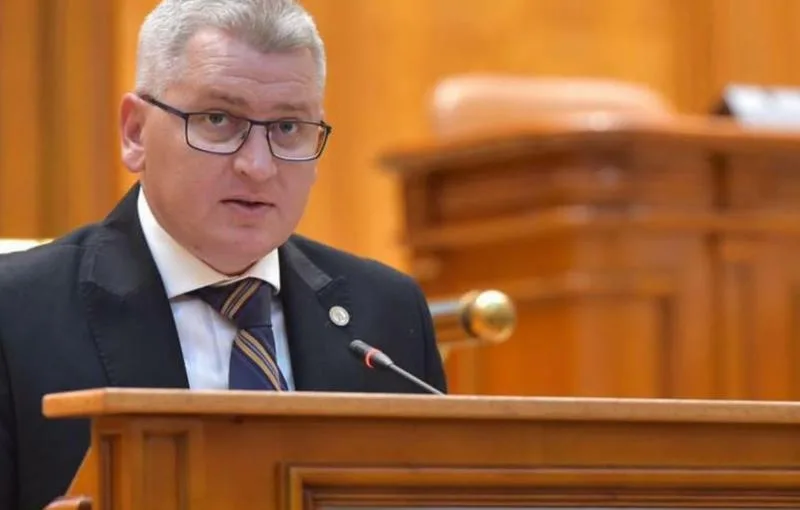 Florin Roman a demisionat din funcția de ministru al Cercetării după scandalul diplomelor și al plagiatului