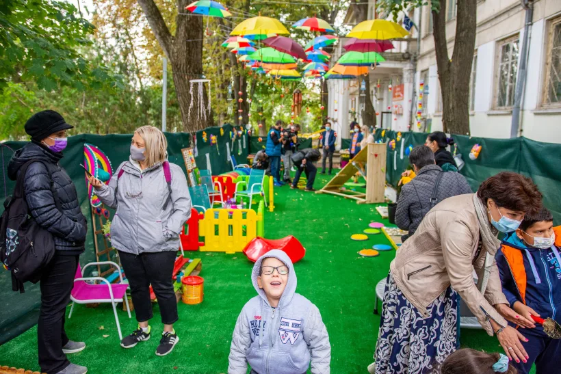Proiectul „Emoții, culoare, senzații, echilibru și «ubuntu» pentru copiii cu dizabilități”, al fundației gălățene Inimă de Copil, la final