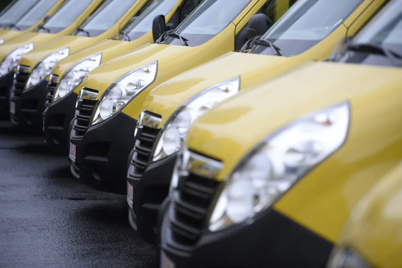 Primăriile pot cumpăra microbuze electrice pentru transportul elevilor, prin PNRR