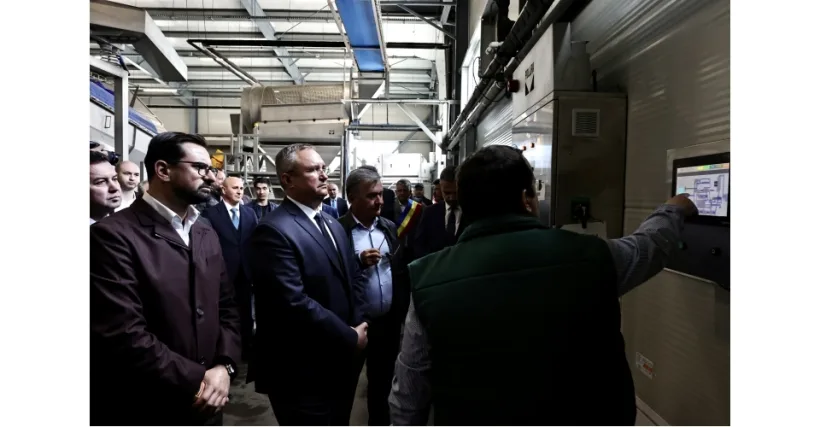 Premierul Ciucă, în vizită la o fabrică care procesează legume: „Un model ce poate fi multiplicat”