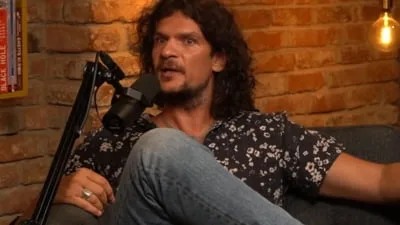 Un om care nu doar joacă teatru, mai şi gândeşte!
