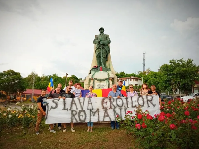 Monument scos din bălării de Comunitatea „Curățăm Galațiul”
