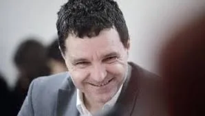 Nicuşor Dan o atacă pe Gabriela Firea
