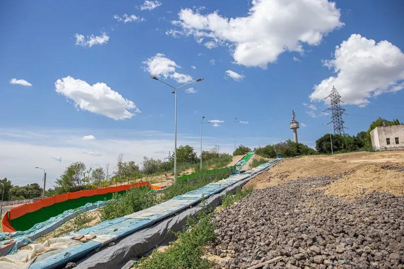 Se lucrează la viitorul parc de aventură din apropierea Plajei Dunărea