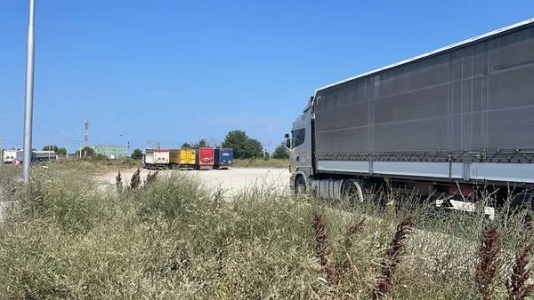 Ministrul Transporturilor: Au fost identificate soluții rapide pentru blocajul tirurilor din Portul Constanța!