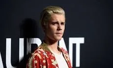 Justin Bieber revine pe scenă