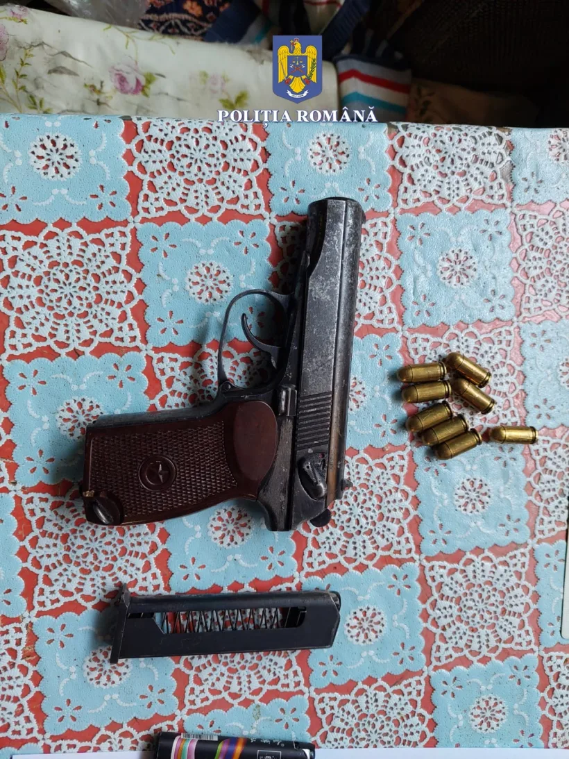 Pistol letal, descoperit de polițiști într-o casă din Galați