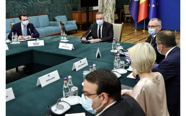 Premierul Ciucă a discutat cu reprezentanţii consorţiilor universitare despre reforma mediului universitar prin proiectele Legilor Educaţiei