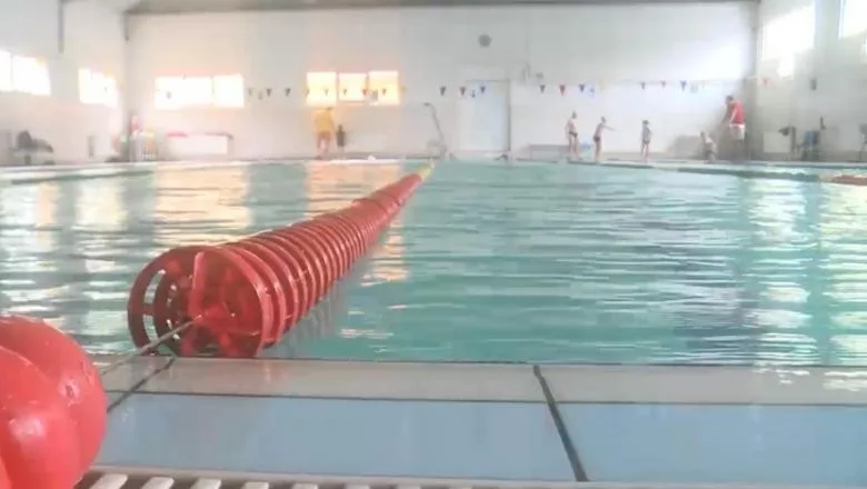 Sportivii vor fi obligaţi să poarte mască până la intrarea în bazine