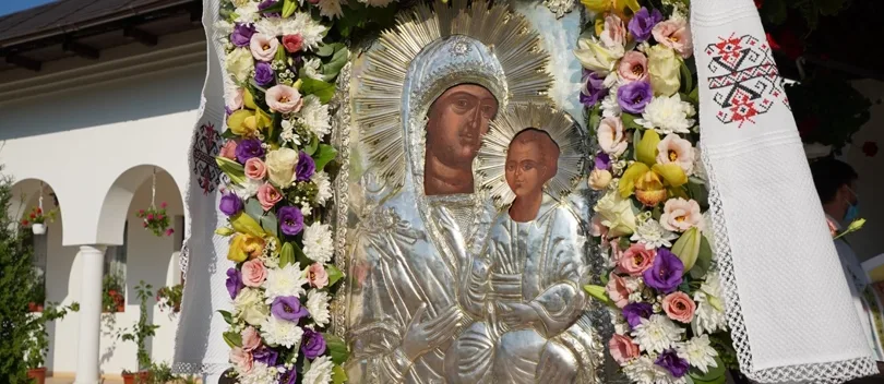A început pelerinajul Icoanei făcătoare de minuni a Maicii Domnului de la Adam