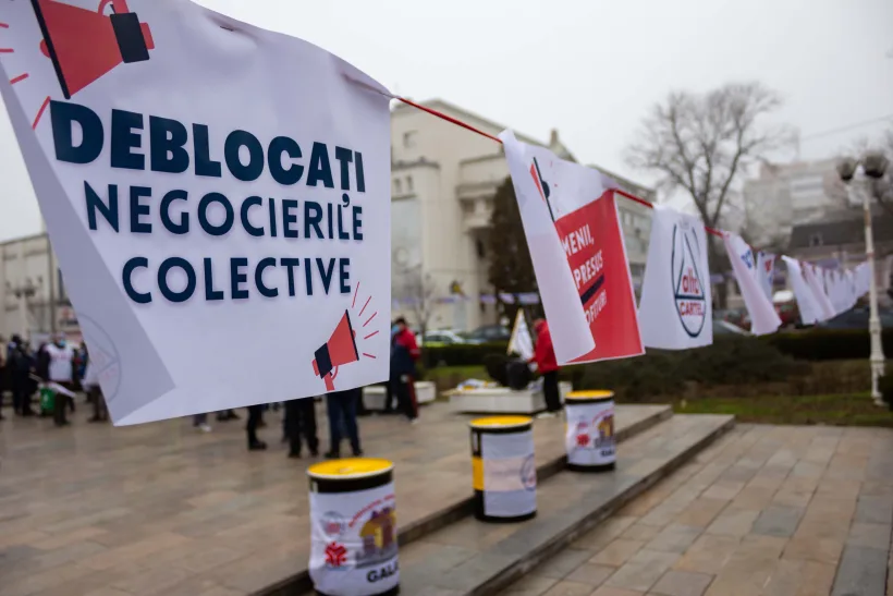 Sindicatul polițiștilor gălățeni, protest în fața Prefecturii