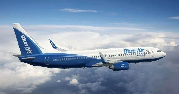 Blue Air suspendă, până luni, toate zborurile din România