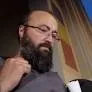 Un popă iubăreţ mai face şi contestaţie